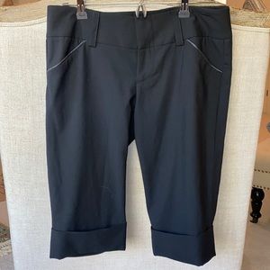 ALICE & OLIVIA Bermuda Length Virgin Wool Shorts 6